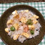 カニカマとスナップえんどうのちらし寿司